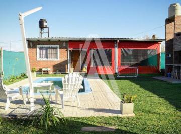 Casa · 152m² · 5 Ambientes · 2 Cocheras · Casa 2 Dorm. - Pileta - Los Pinos 2 - Alvarez