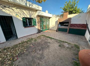 Casa · 150m² · 3 Ambientes · 1 Cochera · Casa a La Venta B Jardín Excelente Ubicación