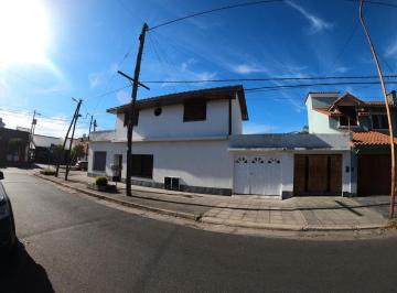Casa · 208m² · 6 Ambientes · 3 Cocheras · Casa en Venta en Ramos Mejia