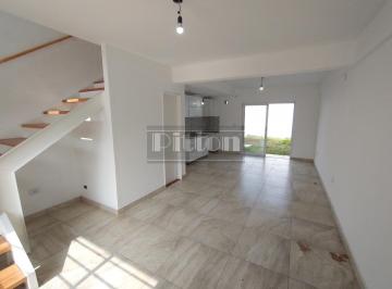 Casa · 70m² · 3 Ambientes · 1 Cochera · Casa - Banfield Este
