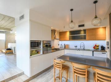 Casa · 340m² · 7 Ambientes · Casa - Pichincha