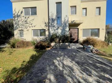 Casa · 180m² · 5 Ambientes · 2 Cocheras · Casa en Venta en Haras Santa Maria