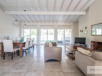 Casa · 160m² · 4 Ambientes · Casa en Venta - Golf II Lote 481 de Costa Esmeralda - Fondo a La Cancha