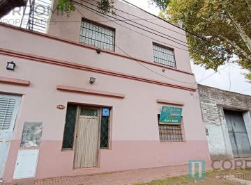 Casa · 200m² · 6 Ambientes · Venta Casa en Lanús Este Ideal 2 Familias o Subdivisión en 3 PH Independientes.