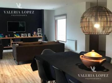 Casa · 180m² · 4 Ambientes · Valeria Lopez Propiedades - Moderna Casa en Roble Joven con Renta