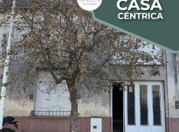 Casa · 108m² · 4 Dormitorios · 1 Cochera · Vnta - Casa Céntrica