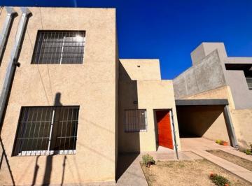 Casa · 150m² · 4 Ambientes · 2 Cocheras · Duplex en Venta Villa Allende 3 Dorm.