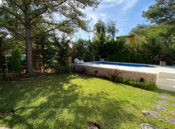 Casa de 3 ambientes, San Vicente · Venta Casa en Barrio Cerrado con Pileta Climatizada