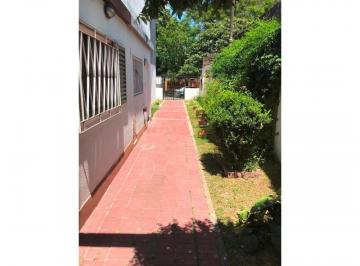 Casa · 60m² · 6 Ambientes · Departamento de Pasillo 2 Dorm. a La Venta en Saavedra Al 2000