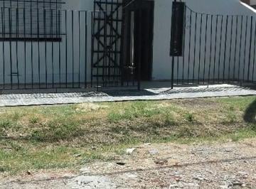 Casa de 3 ambientes, Rosario · Oportunidad Inversion! Dos Casas Alquiladas en Barrio Larrea con Escritura