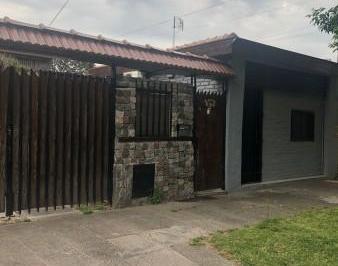 Casa de 6 ambientes, Merlo · Casa en Venta o Permuta en Centro de Merlo.