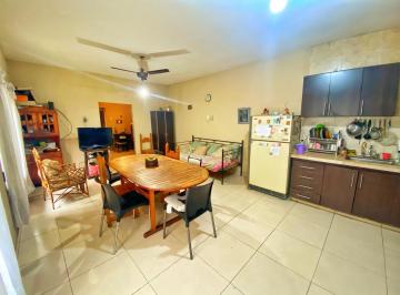 Casa · 263m² · 7 Ambientes · 1 Cochera · Venta Casa 7 Amb Cochera Patio Jardín Valentin Alsina Lanus Oeste