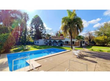 Casa · 334m² · 12 Ambientes · 5 Cocheras · Excelente Propiedad en Funes. Zona 1. Lote 1360 m².