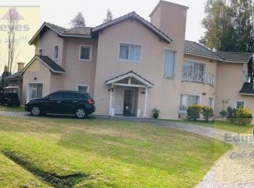 Casa · 400m² · 7 Ambientes · 2 Cocheras · Chalet con Pileta Sobre 2 Lotes en Country Club El Paraiso