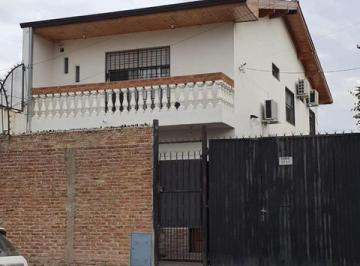 Casa · 181m² · 4 Ambientes · 10 Cocheras · Chalet con Cochera Pasante y Galpón/taller en Lanus