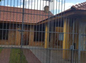 Casa · 150m² · 3 Ambientes · 1 Cochera · Chalet con Fondo, Pileta y Cochera