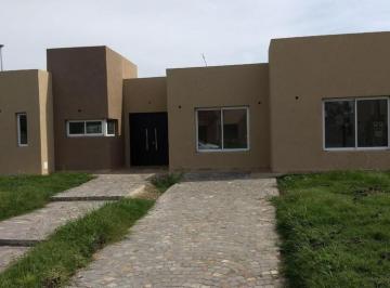 Casa de 4 ambientes, Esteban Echeverría · Casa a Estrenar 4 Amb en Don Joaquin Canning!