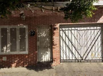 Casa · 73m² · 3 Ambientes · 1 Cochera · PH en 2 Plantas 3 Amb con Garage!