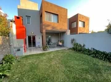 Casa · 180m² · 4 Ambientes · 2 Cocheras · Duplex 3 Dorm. en Venta Tejas del Sur