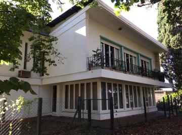 Casa · 380m² · 5 Ambientes · 3 Cocheras · Casa en Venta de Zarate