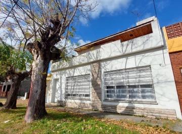 PH · 80m² · 4 Ambientes · PH Al Frente con Terraza y Patio