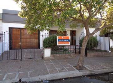 Foto · Barrio Las Margaritas - Excelente Casa de 2 Dorm., Amplia con Garaje Pasante, Cocina Comedor y