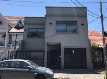 Casa · 250m² · 6 Ambientes · 2 Cocheras · Venta de Amplia Casa de 6 Ambientes en Ramos Mejía