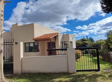 Casa · 90m² · 5 Ambientes · 1 Cochera · Casa - Rincon del Este