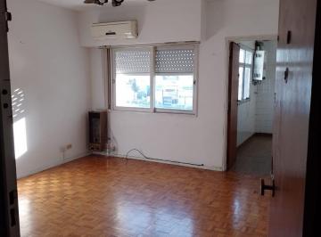 Departamento de 2 ambientes, Villa Devoto · Departamento de 2 Ambientes, Excelente Distribución con Cochera