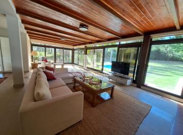Foto1 · Espaciosa Casa en Barrio Privado de 6 Dorm y Piscina en Punta del Este