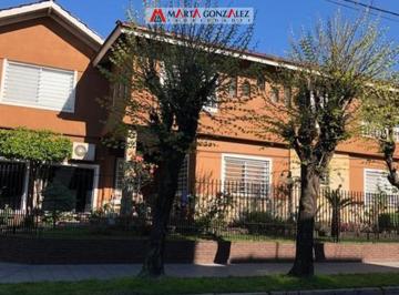 Casa · 160m² · 4 Ambientes · 1 Cochera · Importante Chalet!!permuta por Prop en Gualeguaychu!