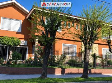 Casa · 160m² · 4 Ambientes · 1 Cochera · Importante Chalet!!permuta por Prop en Gualeguaychu!