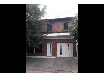 Casa de 4 ambientes, La Matanza · Casa en Dos Plantas de 4 Ambientes C/garage - Amplio Fondo Libre (R. Mejía)