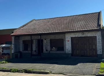 Casa de 4 ambientes, Lomas de Zamora · Casa en Llavallol en Muy Linda Zona