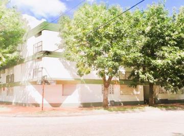 Departamento de 3 ambientes, General Juan Madariaga · Retasado. Depto. en Planta Baja con Patio. Excelente Ubicación. Muy Luminoso.