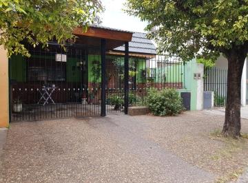 PH · 140m² · 3 Ambientes · 1 Cochera · Casa PH en Venta Terraza y Quincho Villa Luzuriaga