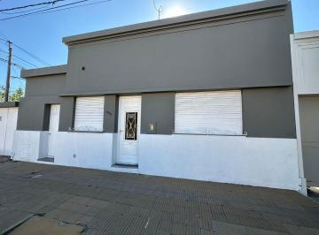 PH · 120m² · 4 Ambientes · 1 Cochera · Venta Casa de 2 Dorm. Céntrica