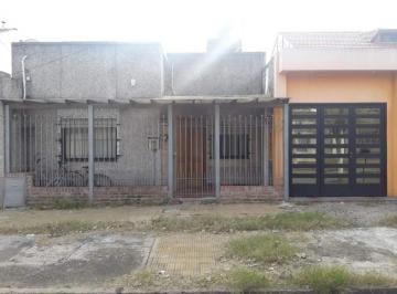 Casa · 80m² · 3 Ambientes · 1 Cochera · En Venta en Villa Bosch Casa de 3 Ambientes Sobre Lote de 200 m², Sup Cubierta 90 m², Living Comedor;