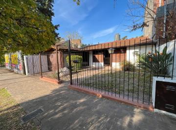 Casa de 5 ambientes, Tres de Febrero · Chalet 5 Ambientes con Entrada de Auto Cubierta y Fondo Libre, Ciudad Jardin