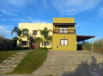 Casa · 200m² · 6 Ambientes · 2 Cocheras · Casa - El Cazal