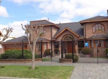Casa de 5 ambientes, Quilmes · Venta Casa 5 Amb con Parque y Piscina. Barrio Parque Calchaqui. Quilmes Oeste