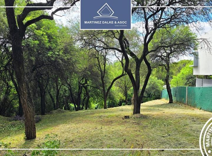 Terreno · 853m²