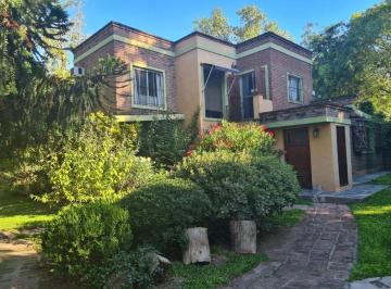 Quinta vacacional · 255m² · 4 Ambientes · Excelente Quinta con Casa de Huéspedes y Quincho