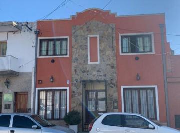 Casa · 350m² · 10 Dormitorios · Urquiza 1600