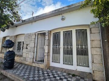Casa de 5 ambientes, Córdoba · Venta - a Media Cuadra de La Cañada - Guemes