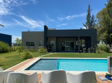 Casa de 4 ambientes, Ezeiza · Hermosa Casa a Estrenar en Canning Barrio Los Talas - Apto Crédito