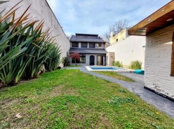 Casa · 260m² · 5 Ambientes · 2 Cocheras · Casa en Venta en Villa Sarmiento