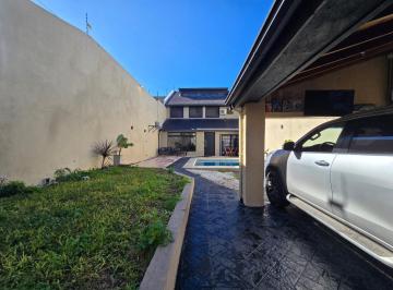 Casa · 273m² · 7 Ambientes · 4 Cocheras · Casa Moderna en Venta en Villa Sarmiento