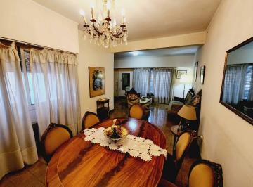 KNK-KNK-3419_2 · Chalet 4 Ambientes con Cocheras Escucha Oferta