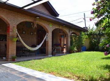 Casa de 4 ambientes, Lomas de Zamora · Malabia Al 900 - Impresionante Chalet con Parque! 4/5 Ambientes - Banfield